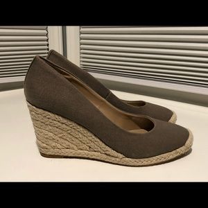 Ann Taylor Wedges size 8